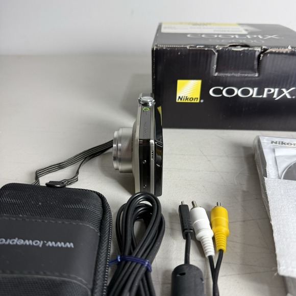 Nikon COOLPIX S6000 14.2MP 7x Zoom Digital Camera Bundle w/ Charger & Battery - Picture 4 of 16